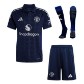 Manchester United Auswärts-Fußballtrikot 2024/25 (Trikot + Shorts + Socken)